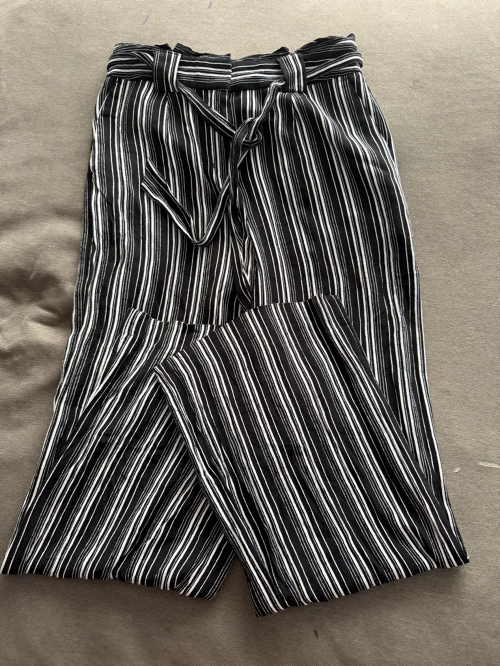 Express High-Rise Black & White Striped flowy pants
